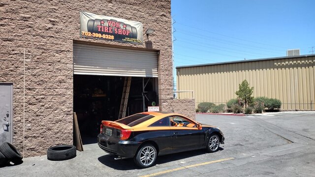 Honda Civic Outside Tire Shop 021 — VDK Tire Shop