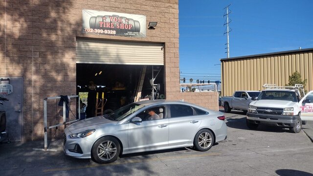 Silver Car Outside Tire Shop 001 — VDK Tire Shop
