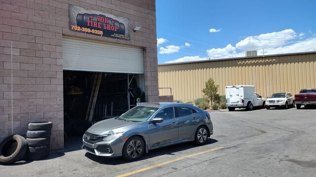 Silver Honda Civic At Tire Shop 004 — VDK Tire Shop
