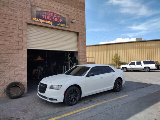 White Chrysler 300 Tire Shop 030 — VDK Tire Shop
