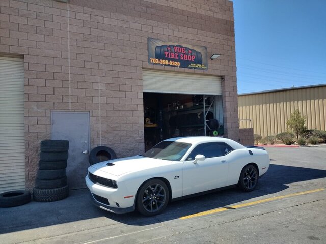 White Dodge Challenger Tire Shop 047 — VDK Tire Shop