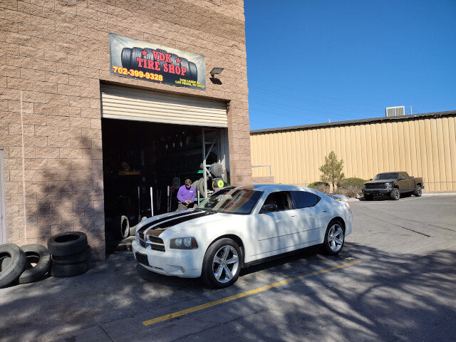 White Dodge Charger Tire Shop 003 — VDK Tire Shop