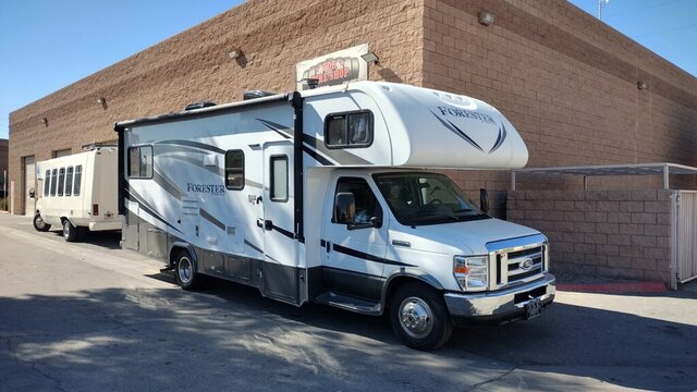 White Forester Class C Motorhome 006 — VDK Tire Shop