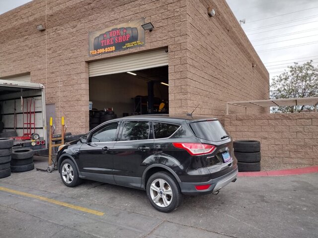 Black SUV Parked At Tire Shop 023 — VDK Tire Shop