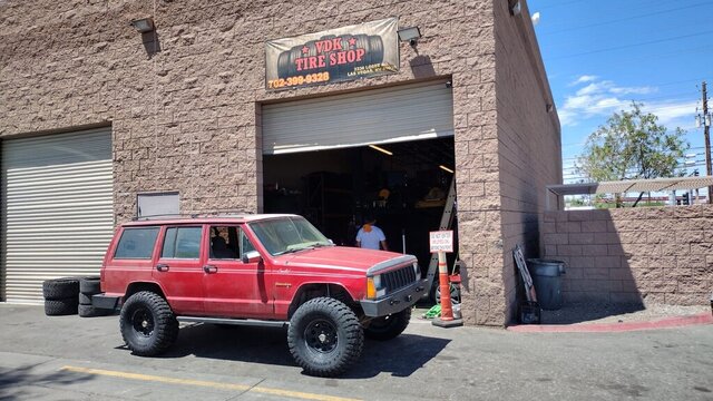 Red Jeep Cherokee Tire Shop 005 — VDK Tire Shop