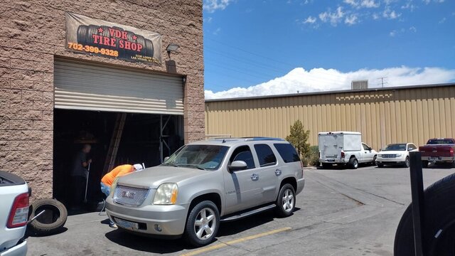 Silver Gmc Yukon Tire Shop 007 — VDK Tire Shop