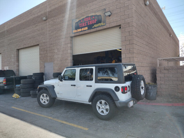 White Jeep Wrangler Tire Shop 037 — VDK Tire Shop