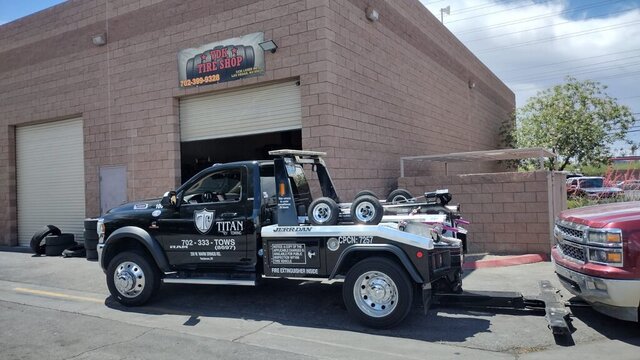 Black Titan Towing Truck 044 — VDK Tire Shop
