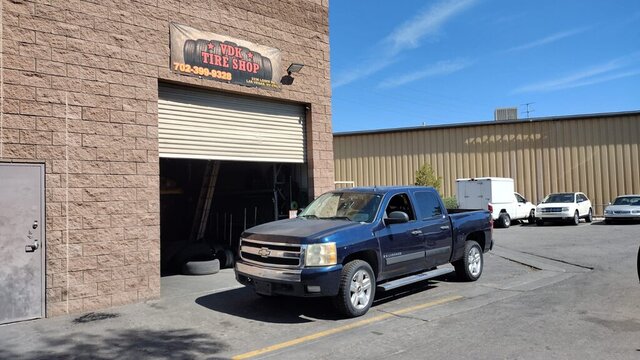 Blue Pickup Truck Tire Shop 018 — VDK Tire Shop