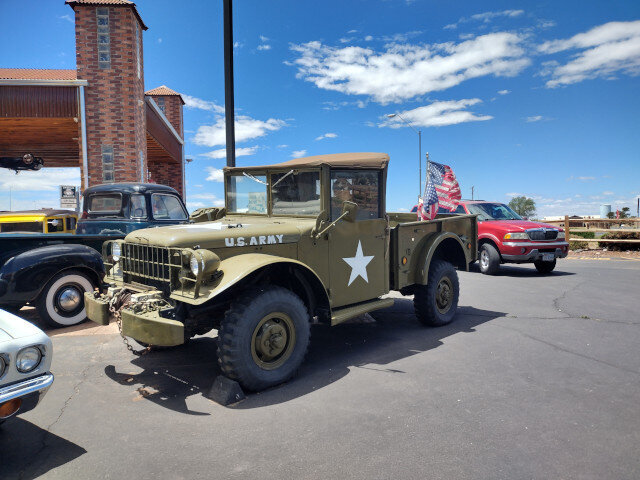 Vintage Us Army Truck 042 — VDK Tire Shop