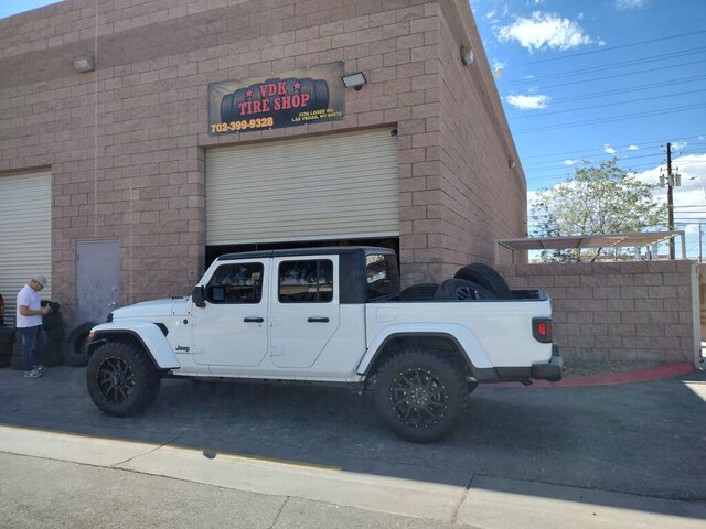 White Jeep Gladiator At Tire Shop 071 — VDK Tire Shop