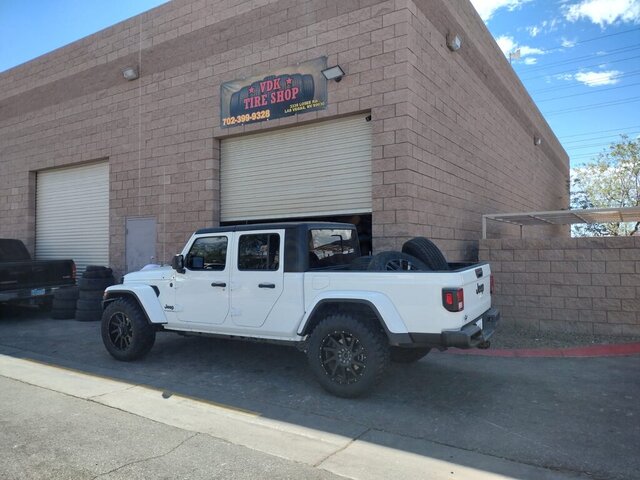 White Jeep Gladiator Tire Shop 068 — VDK Tire Shop