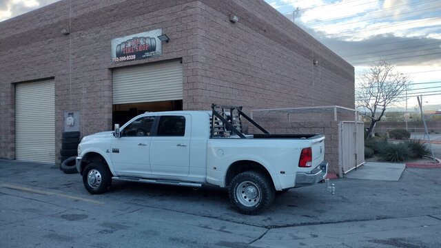 White Pickup Truck Tire Shop 021 — VDK Tire Shop