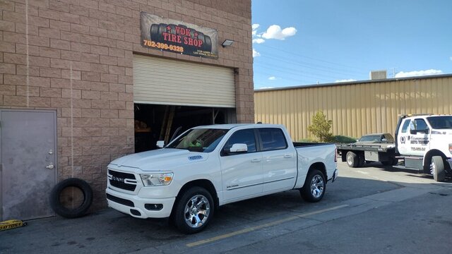 White Ram Truck Outside Tire Shop 014 — VDK Tire Shop