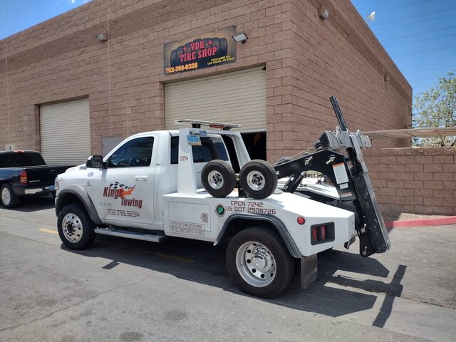 White Tow Truck Outside Tire Shop 070 — VDK Tire Shop